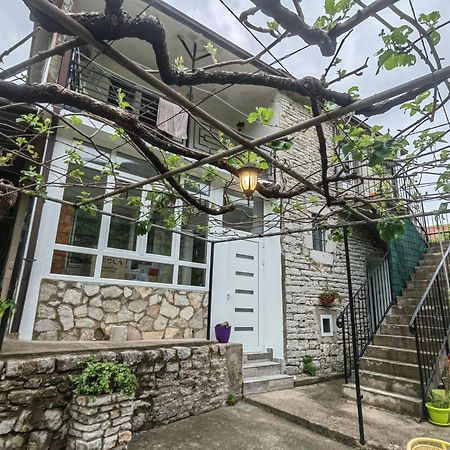 Old House Morinj Apartment Exterior photo